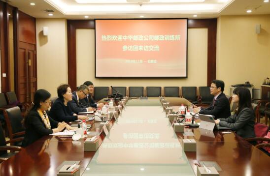 刘锡标一行现场参观了中国邮政网络学院,观看了中邮网院的功能演示